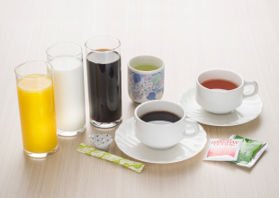 写真：ドリンク（コーヒー・紅茶・緑茶・ジュース・牛乳）