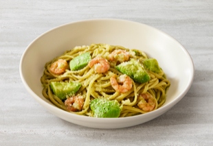 海老とアボカドのバジルソース 生パスタ