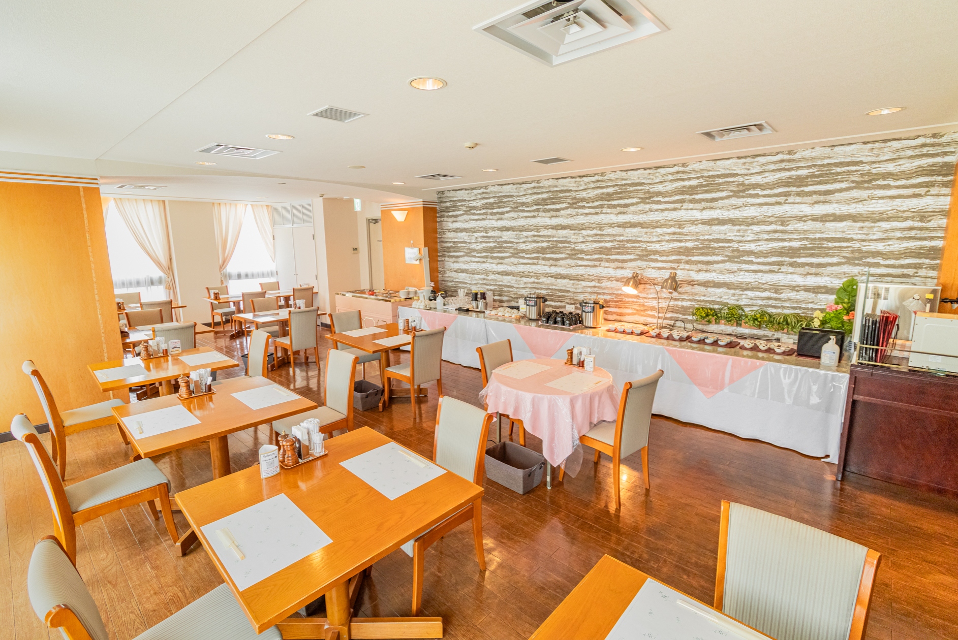 レストラン「アルカディア」（２階）